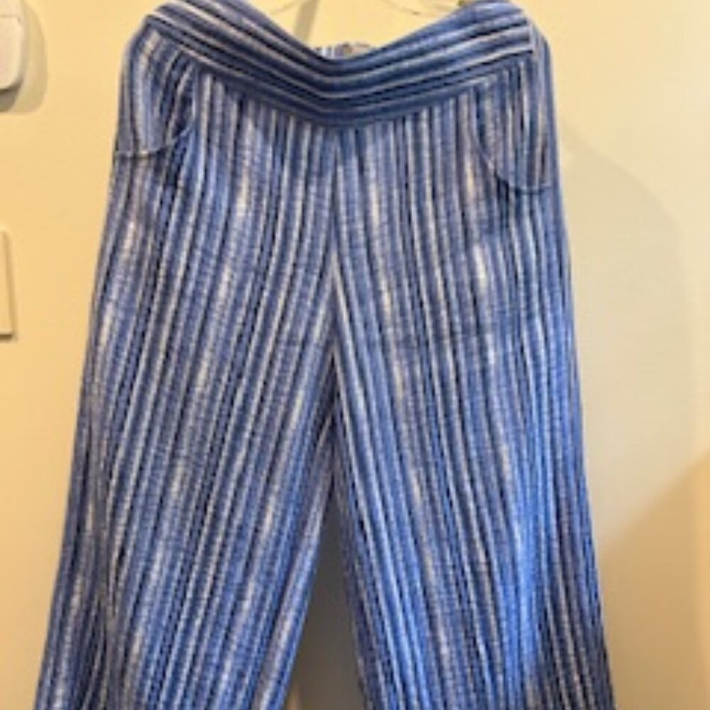 Fun Habitat pants, size Small